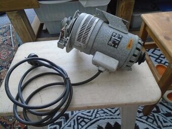 Motor MEZ Náchod 135W 4500 otáček 220V 50Hz 1,5A