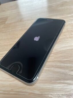 iPhone SE 2020 64gb bílá