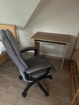 Pracovní stůl