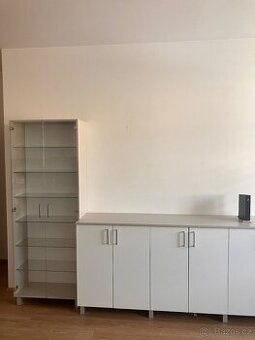 Dvě moderní šedé skříně: 3 500 Kč