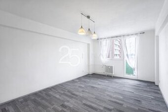 Prodej bytu po rekonstrukci, 2+1 s prostornou šatnou a balko