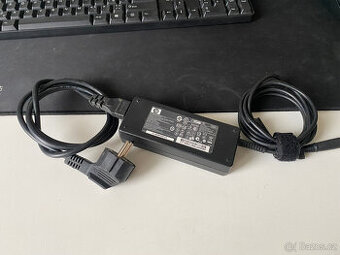 Originální nabíječka adaptér HP PPP012H-S