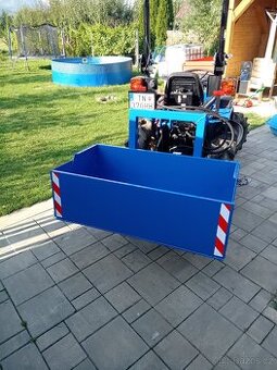 Transportní box hydraulicky sklápateľný za malotraktor