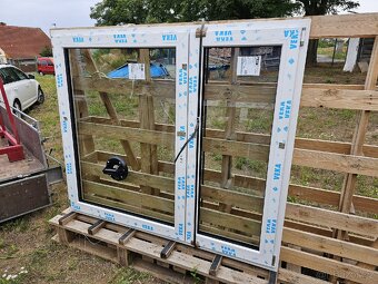 č.16 PRODÁM NOVÉ DVOUKŘÍDLÉ OKNO BÍLÉ VEKA 82