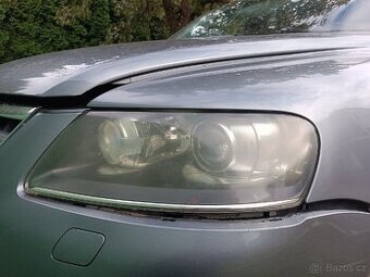 Rezervace VW Touareg Levý přední Xenonový světlomet