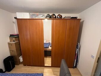 Velká šatní skříň LEVNĚ