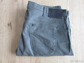 PRODÁM NOVÉ PÁNSKÉ PLÁTĚNÉ KALHOTY VEL.36/32 ZN.LEE