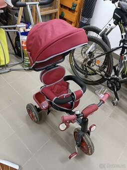 Šlapací tříkolka s vodící tyčí