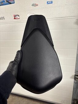 Zadní sedlo APRILIA TUONO V4 2016