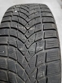 Prodám zimní pneum 215/55 R16
