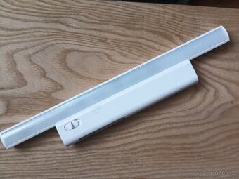 Pohybové světlo do skříně IKEA, na baterie.