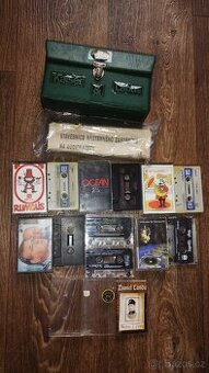 Kazety, stojan a krabice