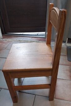 Dětská dřevěná židlička masiv