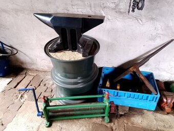 Kovarska kovadlina 100kg a podstavec s piskem