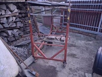 Mobilní lešení na kolečkách