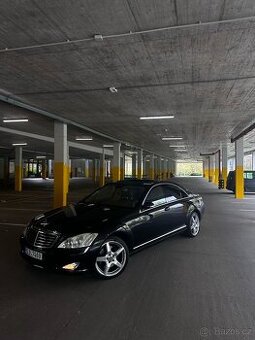 Mercedes W221