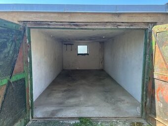 Prostorná garáž 22 m² na soukromém pozemku s vlastním vjezde - 1