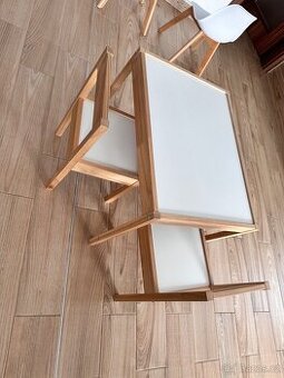 Stolek a dvě židličky Ikea