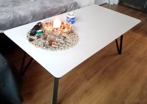 Konferenční stolek Mobelix bílý, černé nohy