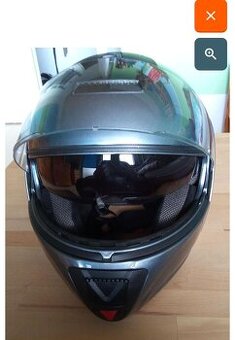 Motorkářská helma