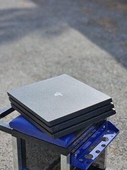 PS4 PRO (1TB)