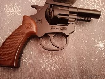 Startovací pistole revolver poplašnák Umarex