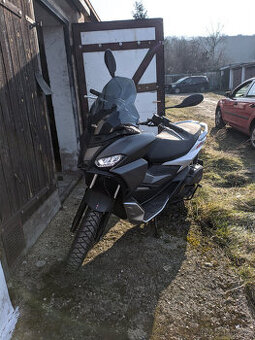 Prodám Aprilia SR GT 125, TK do 2029, 10tkm