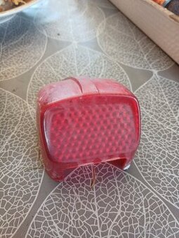 Jawa Panelka krytka z světla