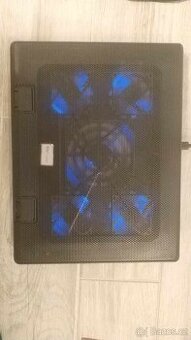 Podsvícená chladící podložka 17" USB Hub