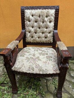 Starožitné stylové křeslo zdobené - 1