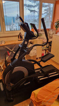 Eliptický trenažér TRINFIT Monta C750i - 1