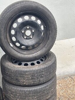 Prodám letní kola 205/55 R16 + černé poklice