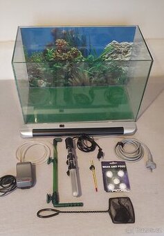 Akvárium cca 45 l s příslušenstvím