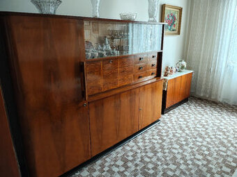 Starožitná obývací stěna