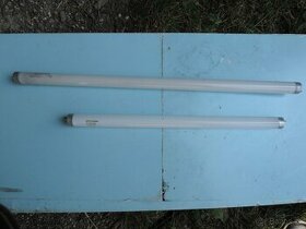 Zářivkové trubice a kryt osvětlovacího tělesa na 4 zářivky