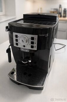 Automaticky kávovar De’Longhi Magnifica - 6 měsíců v provozu