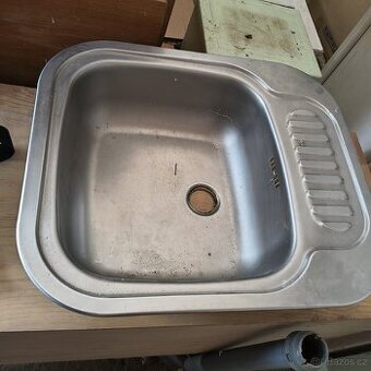 NEREZOVÝ DŘEZ 56x47,5 cm