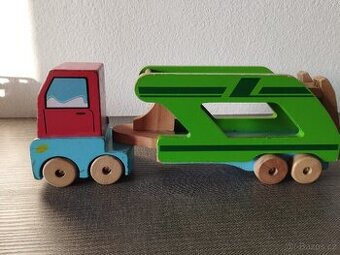 Dřevěný tahač s návěsem patrový