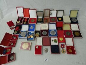 Odznaky,Medaile,Vyznamenání - 1