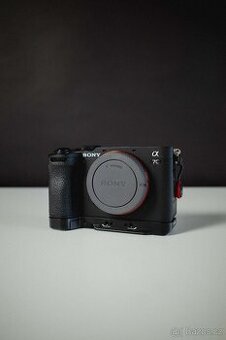 Sony A7C II + SmallRig Bottom Mount Plate