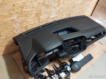 Airbagy, palubní deska, pásy Volkswagen Touran