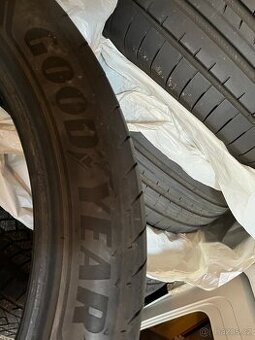 Prodám letní pneu Goodyear Kodiaq R20