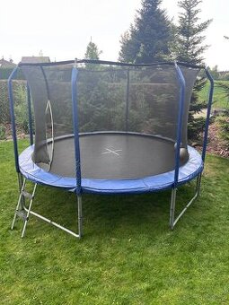 Trampolína