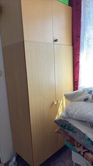 Šatní skříně police peřináč