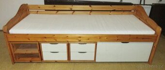 Postel z borovice s roštem s boxy a matrací - celomasiv