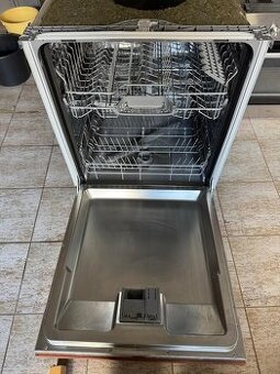 Vestavná myčka Bosch 60cm kontaktní tel.602 203 767