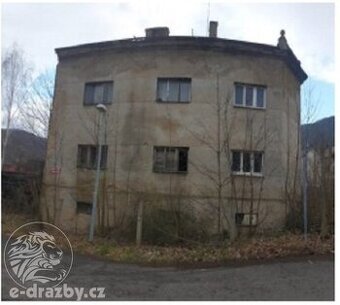 Bytový dům s pozemkem, spoluvlast. pod. 85/450, Ústí nad Lab