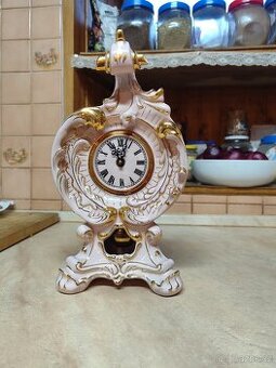 Hodiny porcelánové