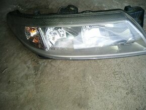 pravý přední  světlomet R Laguna