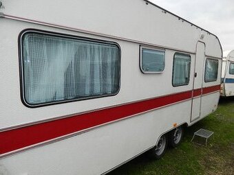 Dvouosý karavan Wilk - výborný stav